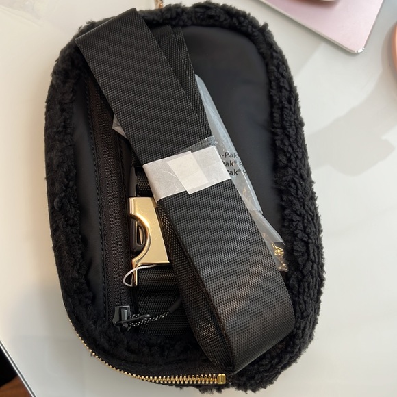 Brand new Lululemon fleece belt bag in Black - Picture 2 of 4